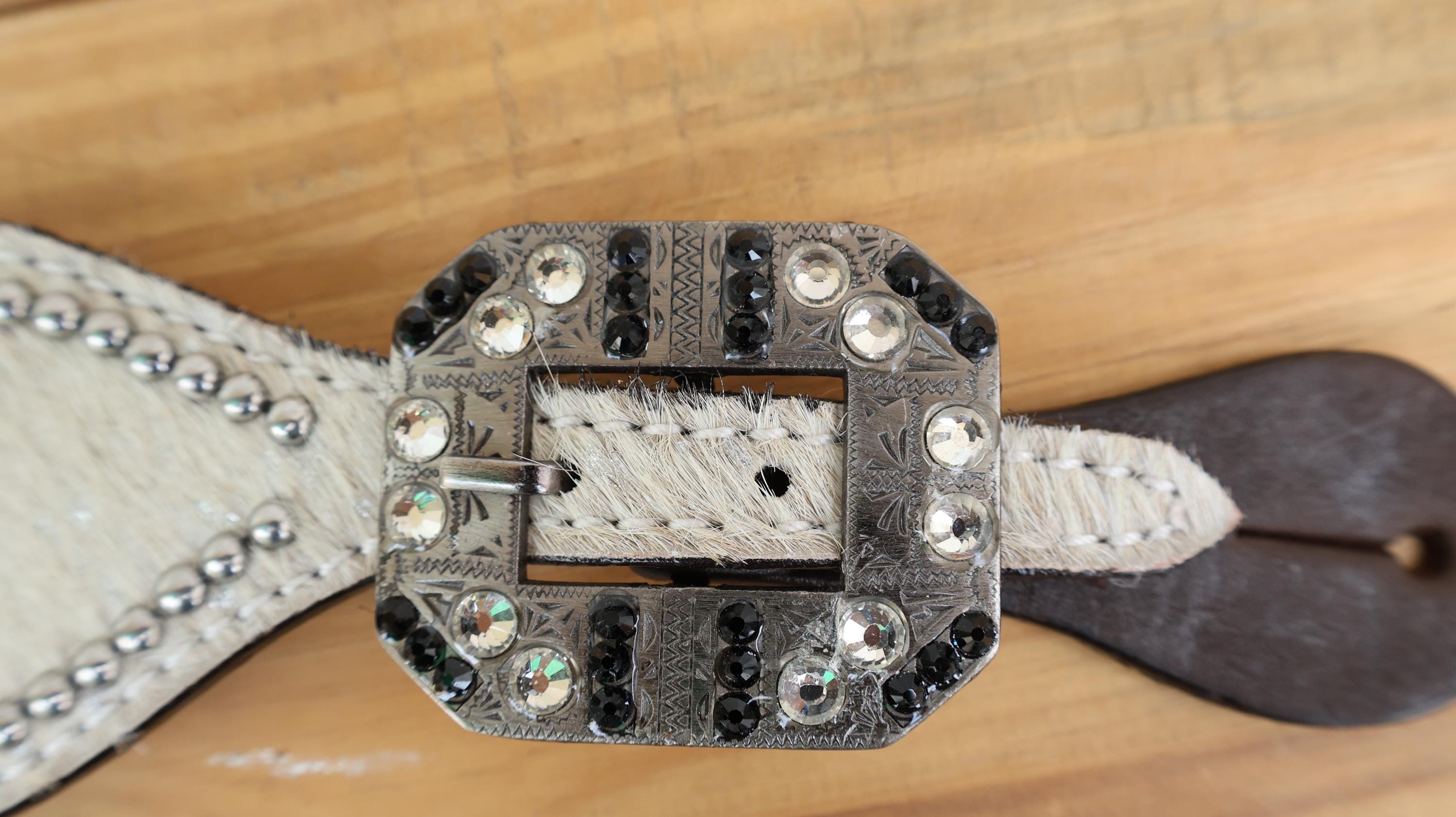 MOUSM Western Spur Straps – Argentina Cow Leather Ladies Spur Straps Decorated with Off-White Metallic Acid Wash Cowhide, Rhinestone Conchos & Antique Nickel Hardware