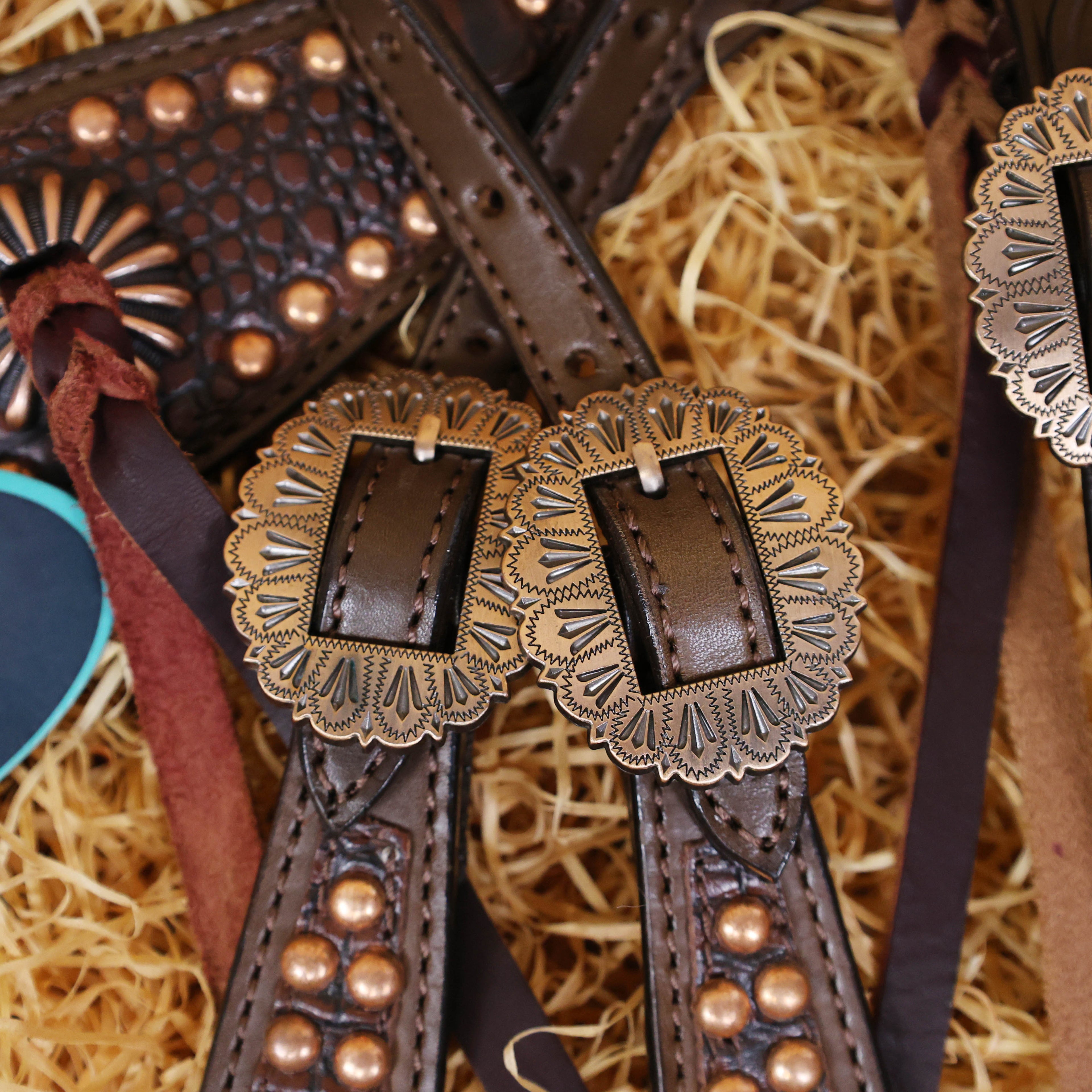 MOUSM Argentina Cow Leather Headstall and Breast Collar Set - Western Horse Tack Set Gladiator Style Breast Collar Decorated with Brown Alligator Skin Texture, Copper Studs &amp; Sunburst Conchos