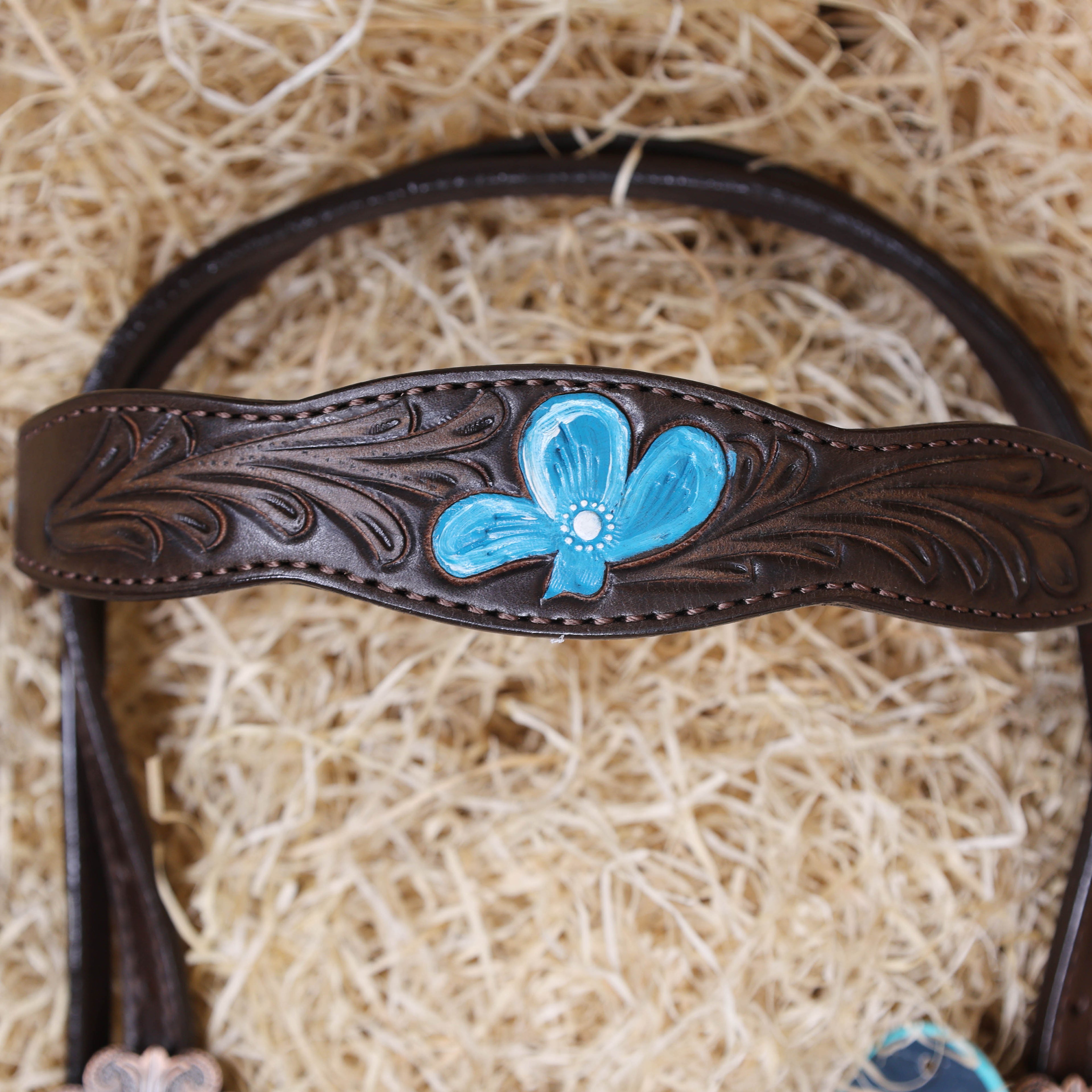 MOUSM Western Browband Headstall and Breast Collar Set – Featuring Hand-Carved Floral Tooling with Turquoise Accents, Feather Hardware on the Cheekpieces, Designer Conchos, and All-Copper Hardware