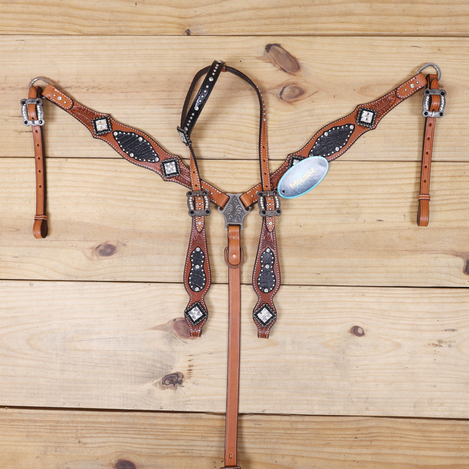 mousm handcrafted western tack with feather carving and inlay design
chestnut leather headstall set with clear rhinestone hardware