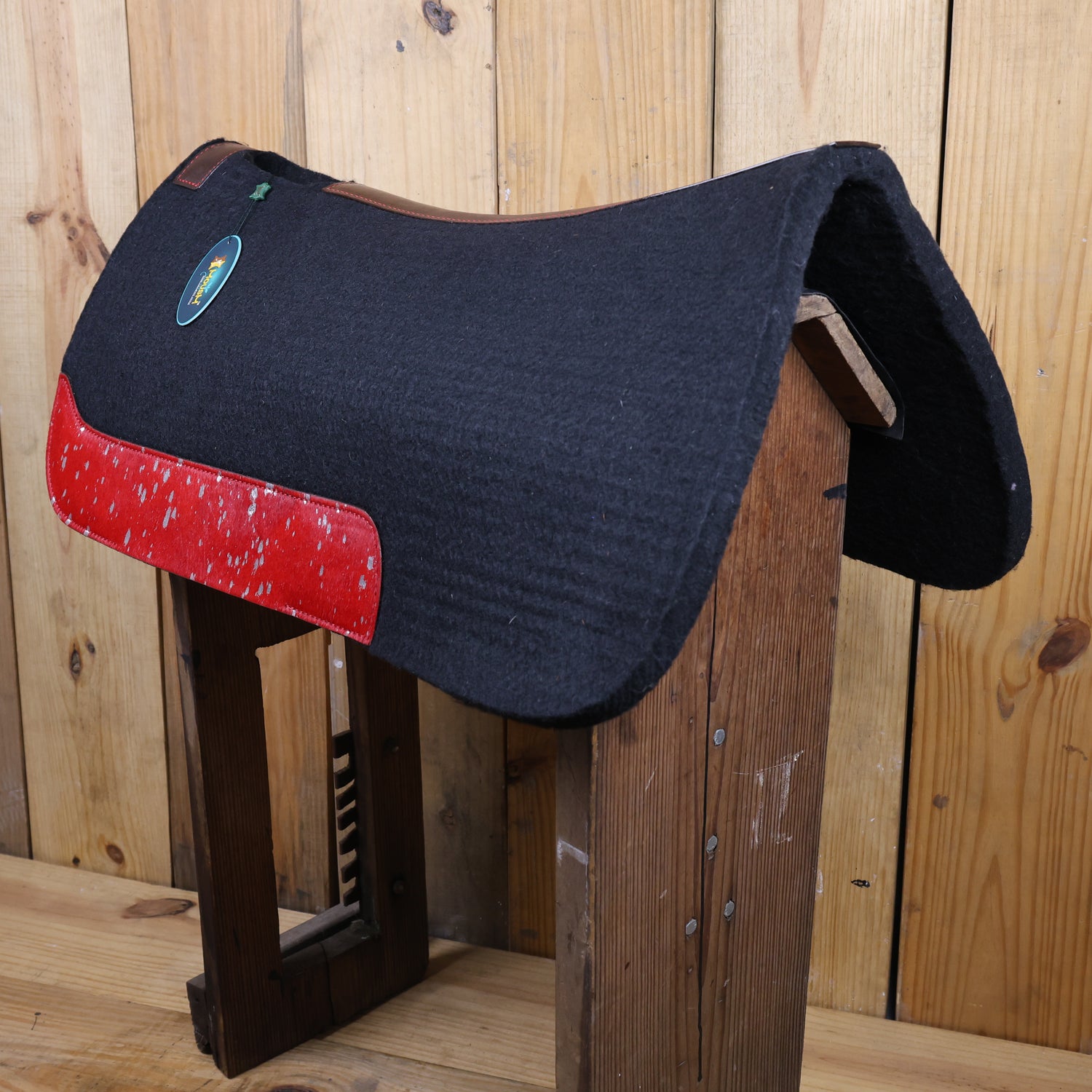 MOSUM Western Saddle Pad - Saddle Pad for Horses Synthetic Wool Blend Black Felt with Red Acid Wash Hair on Cowhide Leather Patch, Comfort Pad for Horses