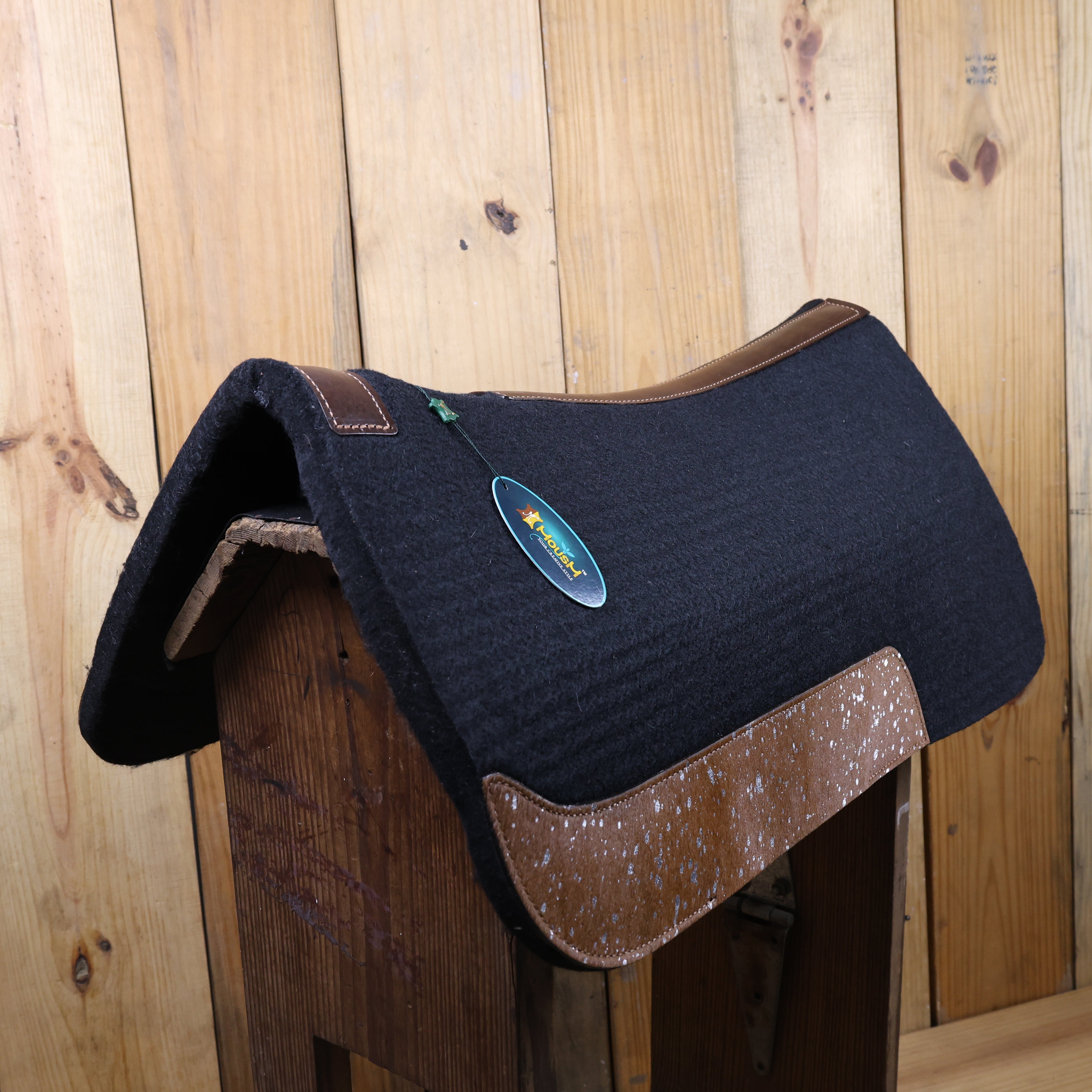 MOSUM Western Saddle Pad - Saddle Pad for Horses Synthetic Wool Blend Black Felt with Brown Acid Wash Hair on Cowhide Leather Patch, Comfort Pad for Horses