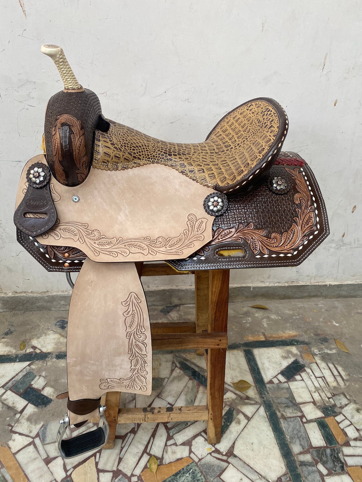 Western Saddle tack, Real handcrafted on real genuine Leather, Barrel Saddle for Horse Riders with alligator look fancy conchos by MOUSM