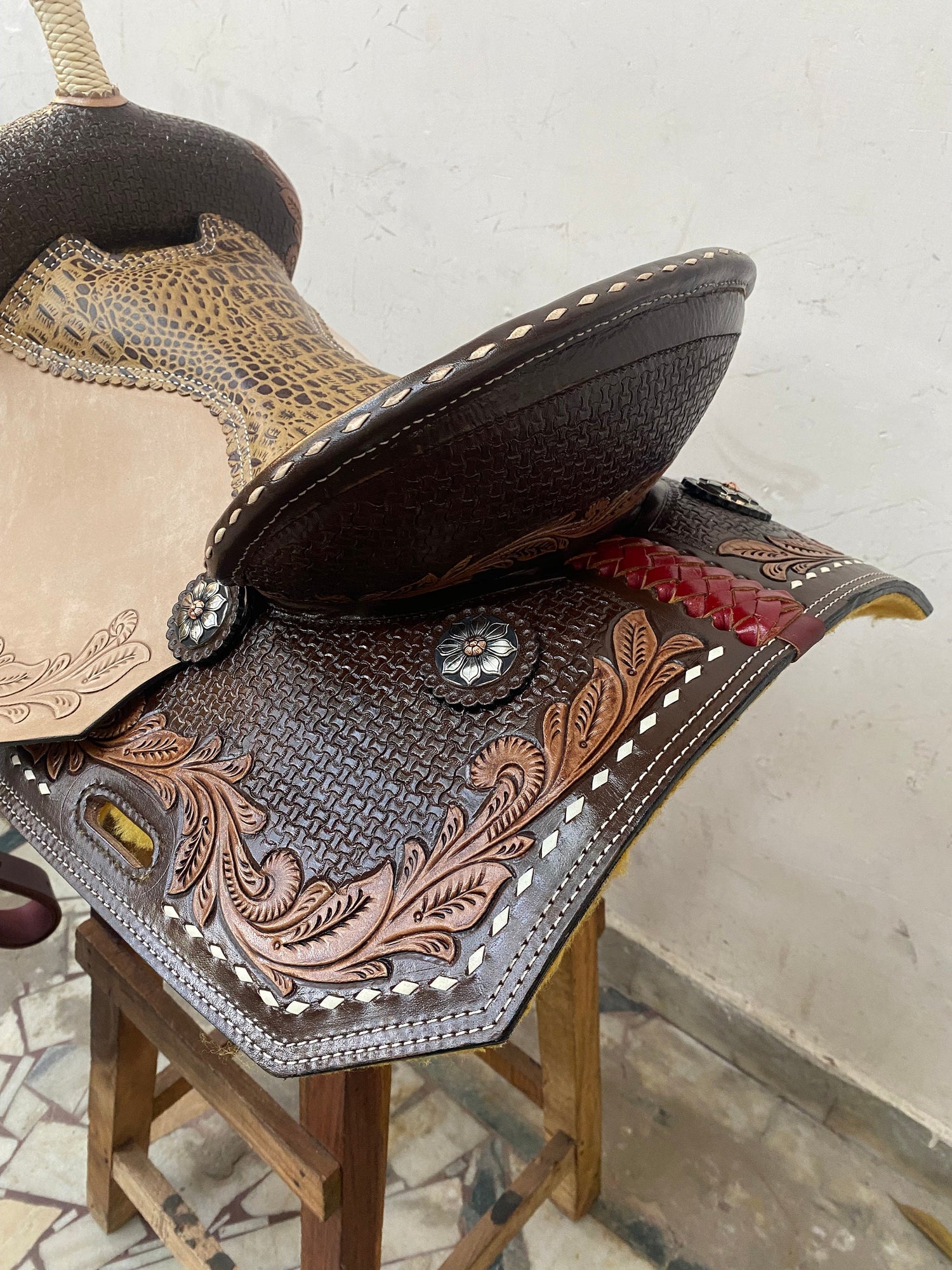 Western Saddle tack, Real handcrafted on real genuine Leather, Barrel Saddle for Horse Riders with alligator look fancy conchos by MOUSM
