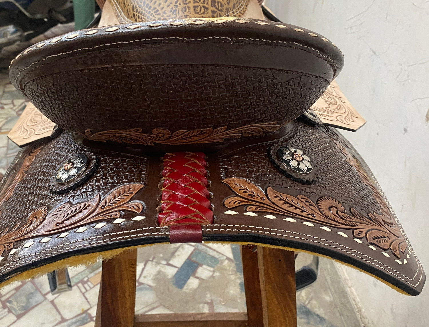 Western Saddle tack, Real handcrafted on real genuine Leather, Barrel Saddle for Horse Riders with alligator look fancy conchos by MOUSM