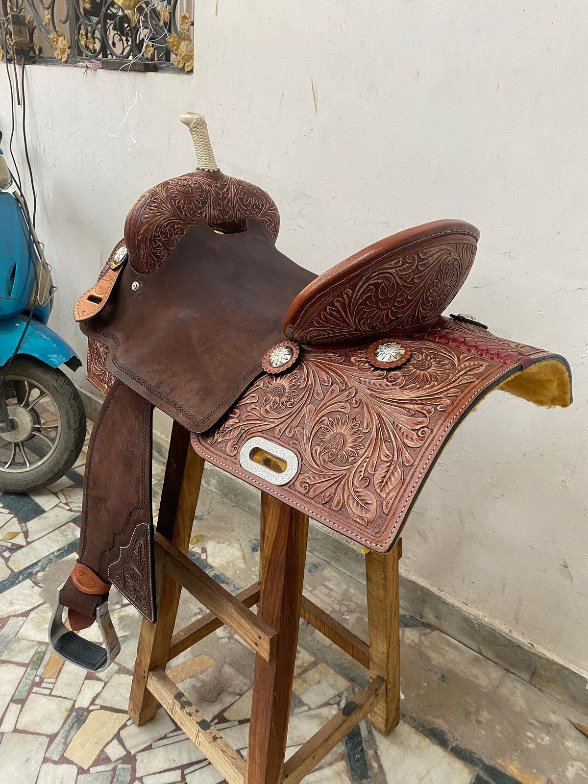 MOUSM Western Horse Saddle – Handcrafted Barrel Saddle Built on a Rawhide-Covered Fiber Tree with Hand-Tooled Sunflower Design &amp; Fancy Conchos, Seat Sizes: 13"–17" Inches