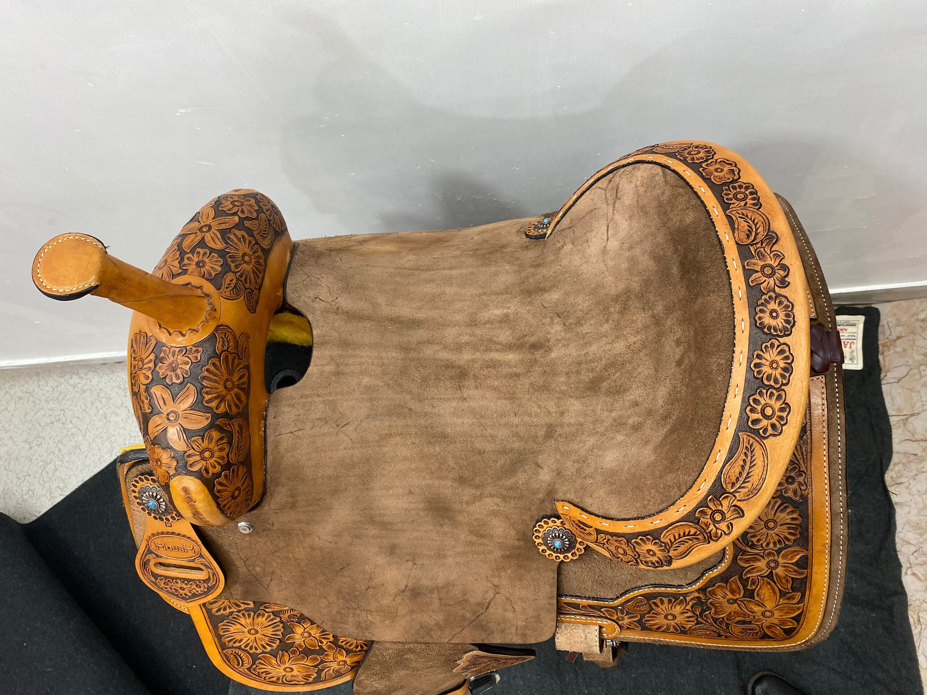 Western Saddle tack, Real handcrafted on real genuine Leather, Barrel Saddle for Horse Riders with Floral back Billet 3&quot; Wide Back Girth
