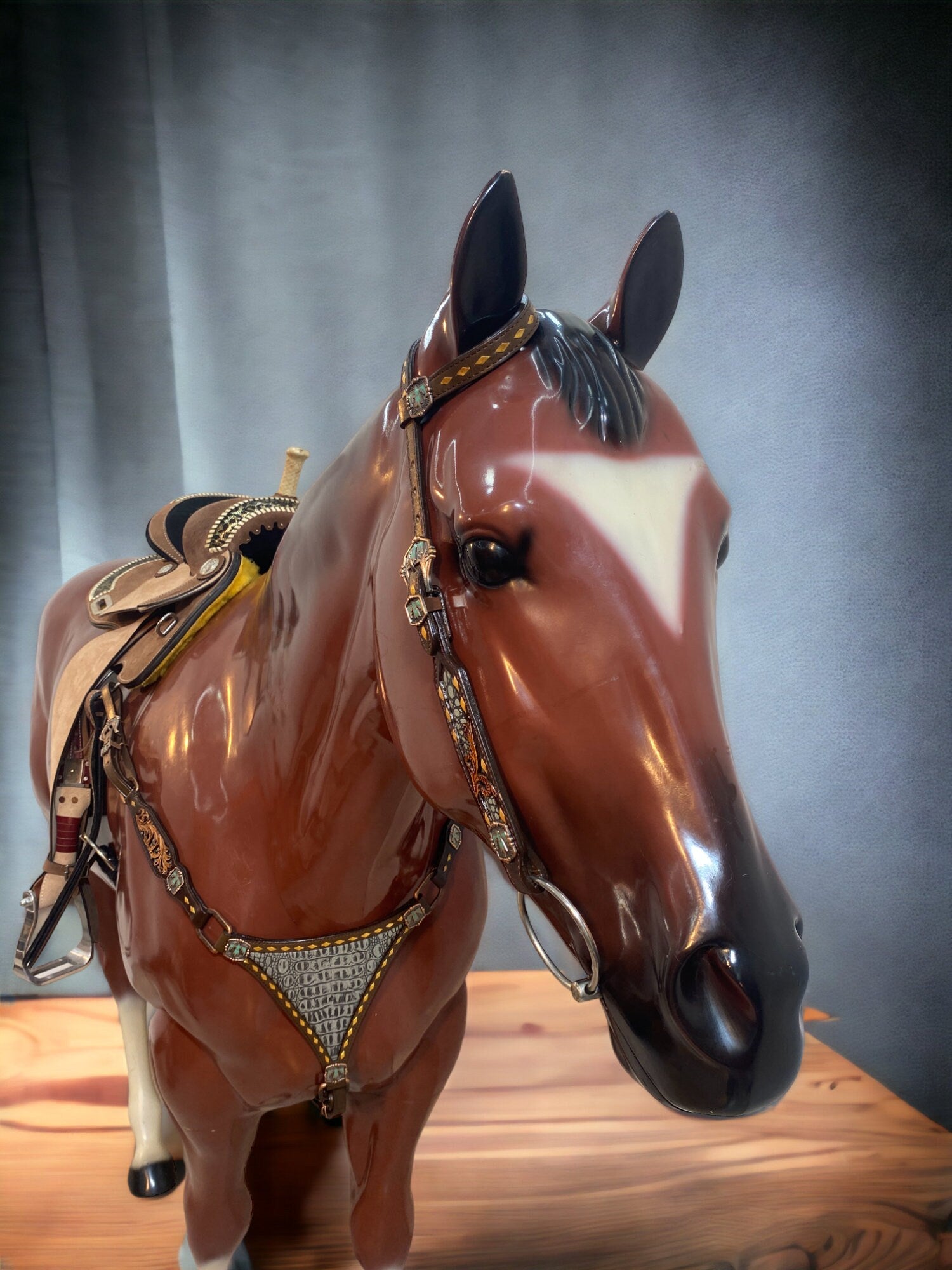 MOUSM Argentina Cow Leather Headstall and Breast Collar Set – Western Horse Tack with Thunderbird Hardware, Grey Alligator &amp; Filigree Carving