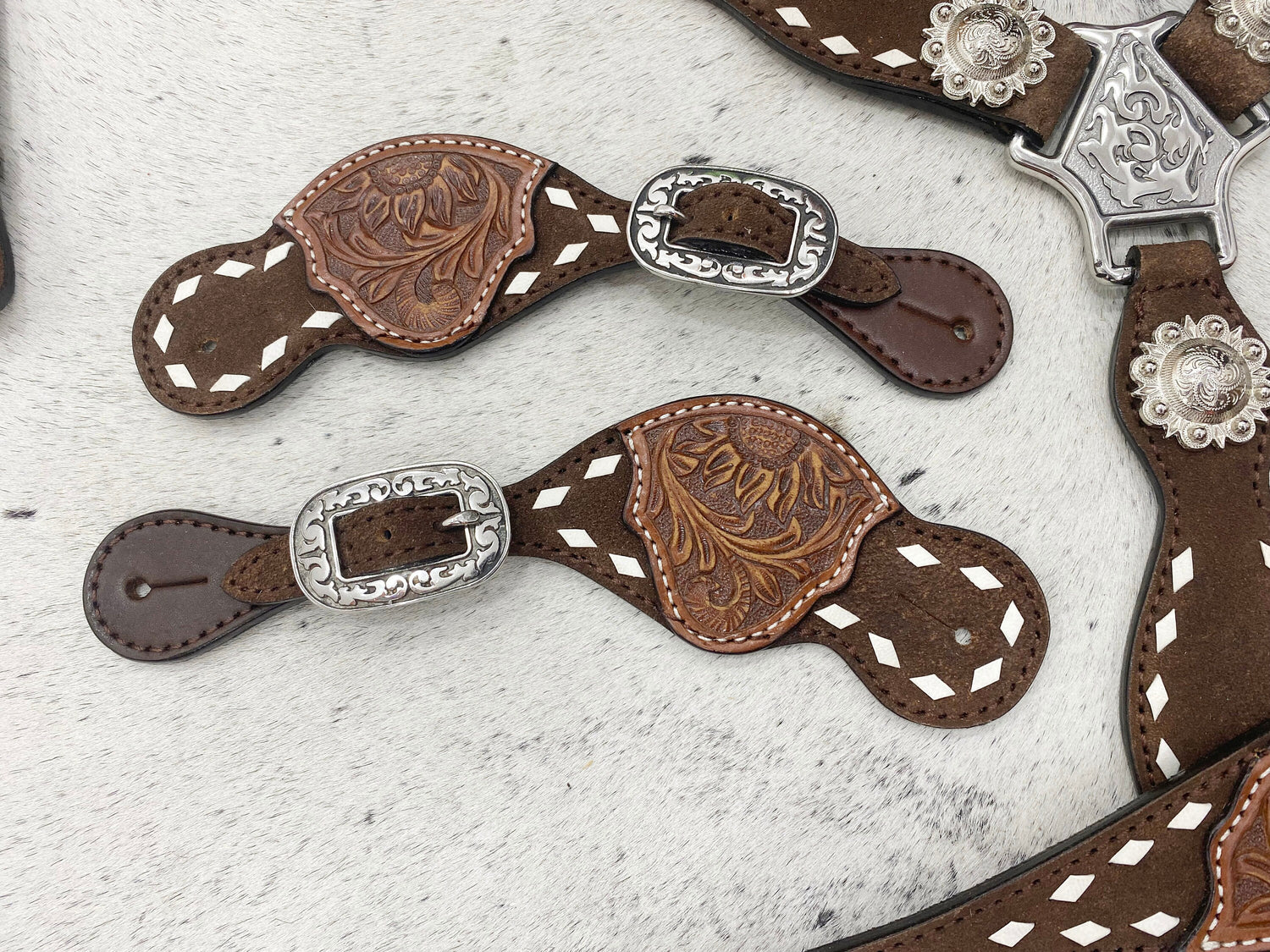 MOUSM Argentina Cow Leather Western Horse Tack Set – Browband Headstall &amp; Breast Collar, Bronc Halter, Wither &amp; Spur Straps with Hand-Tooled Carving &amp; White Rawhide Braiding