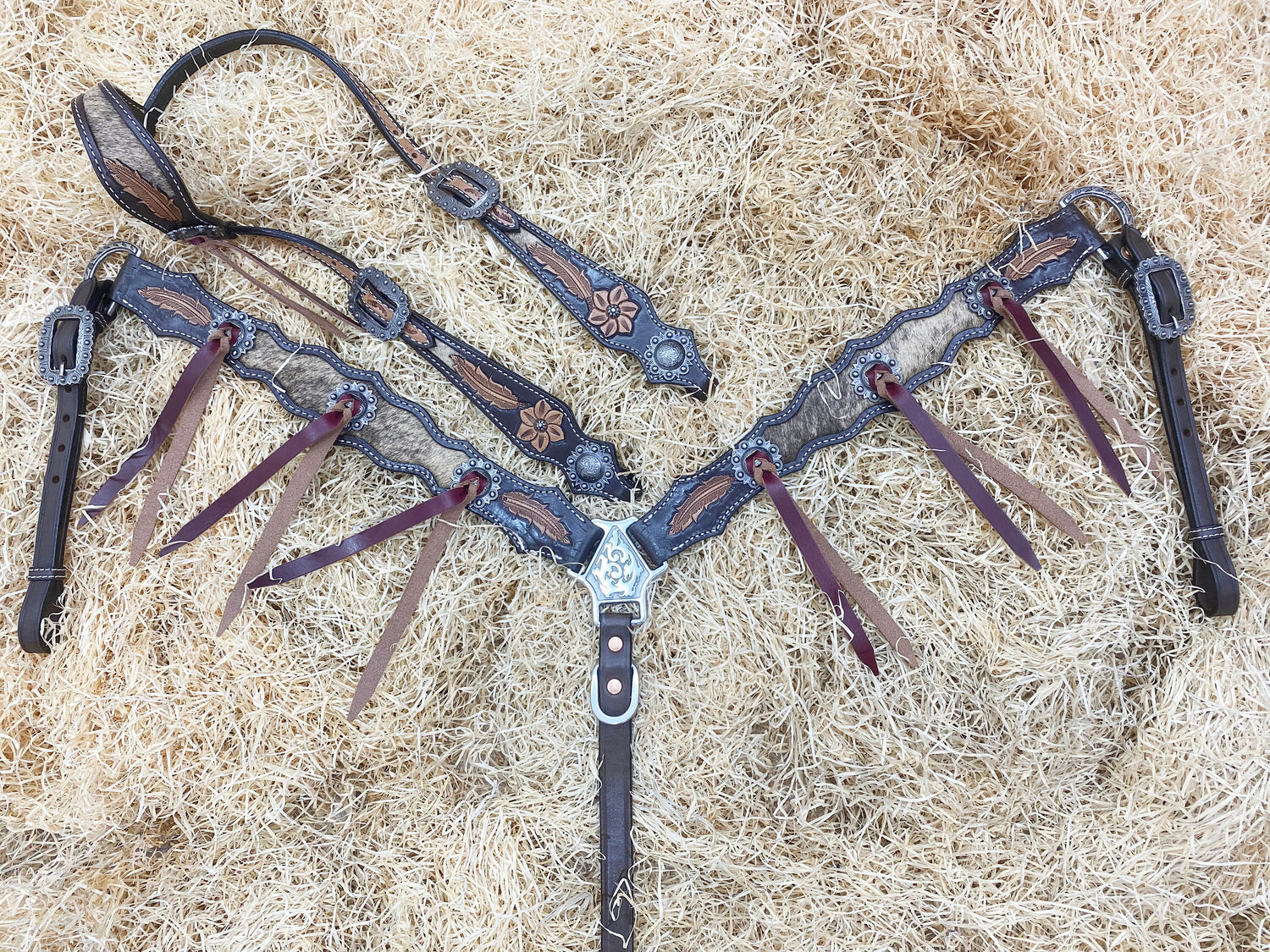 MOUSM Argentina Cow Leather Western Horse Tack Collection – Western Bridles and Headstalls Decorated with Feather Carving, Cowhide Accents &amp; String Conchos
