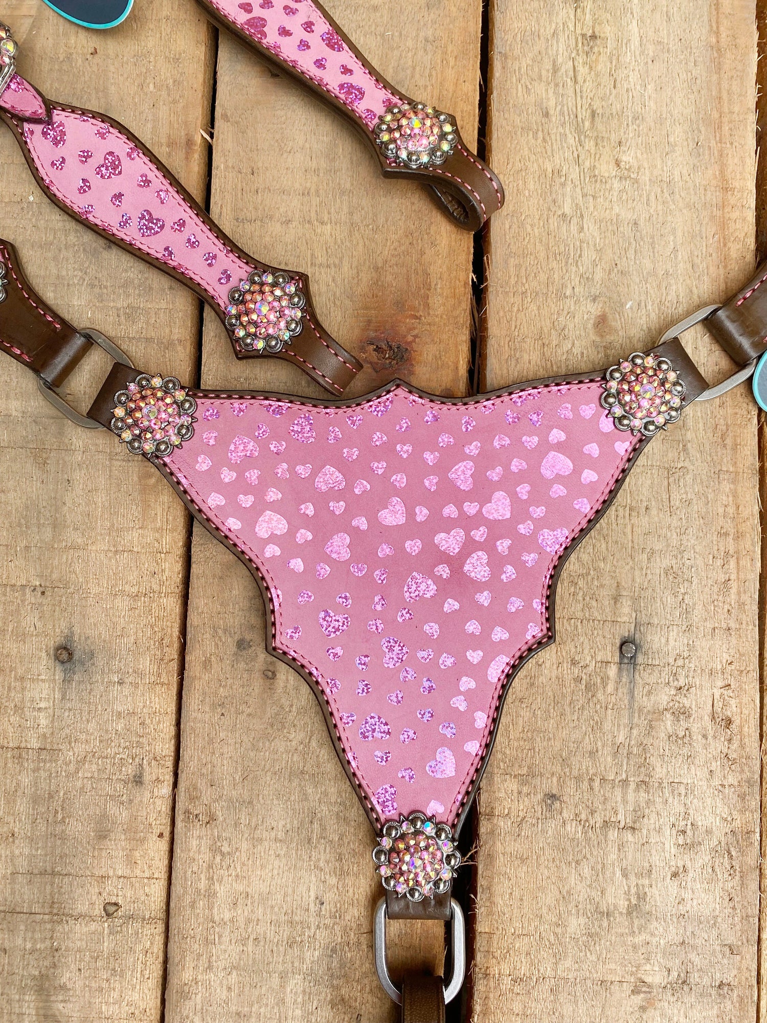 Valentine Day Western Leather Headstall teck set Breast Collar tack Set for the horse, Western headstall printed pink heart patch with Rhine