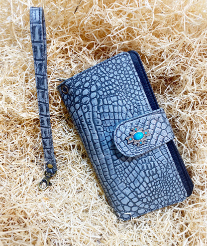 ladies clutch bag comes with grey alligator print leather. Ladies&