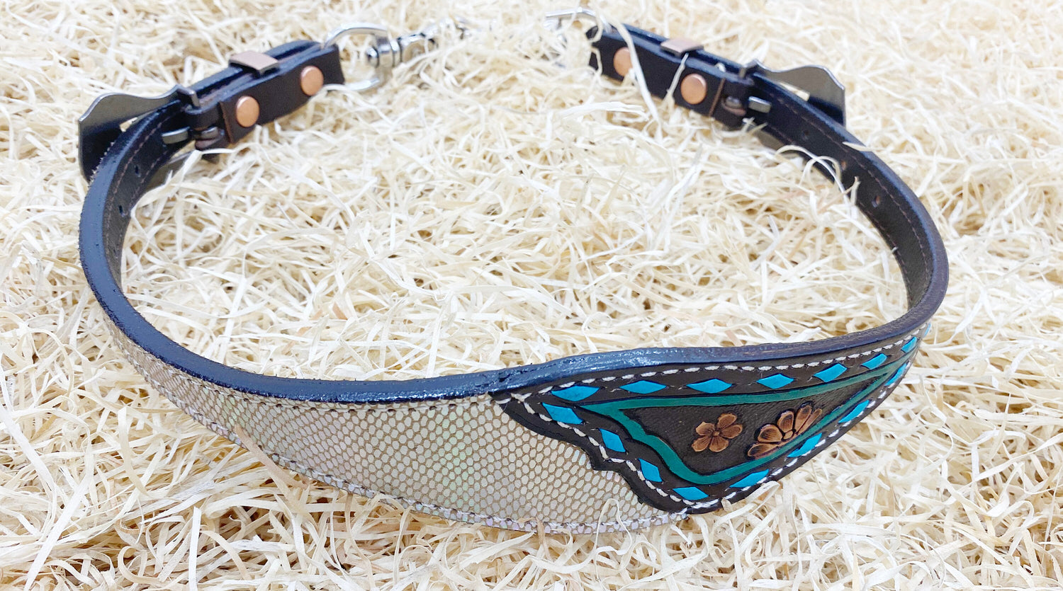 Wither Strap for horse. Wither Strap decorated with holographic snack print leather,turquoise buck stitch flower carving wither straps MOUSM