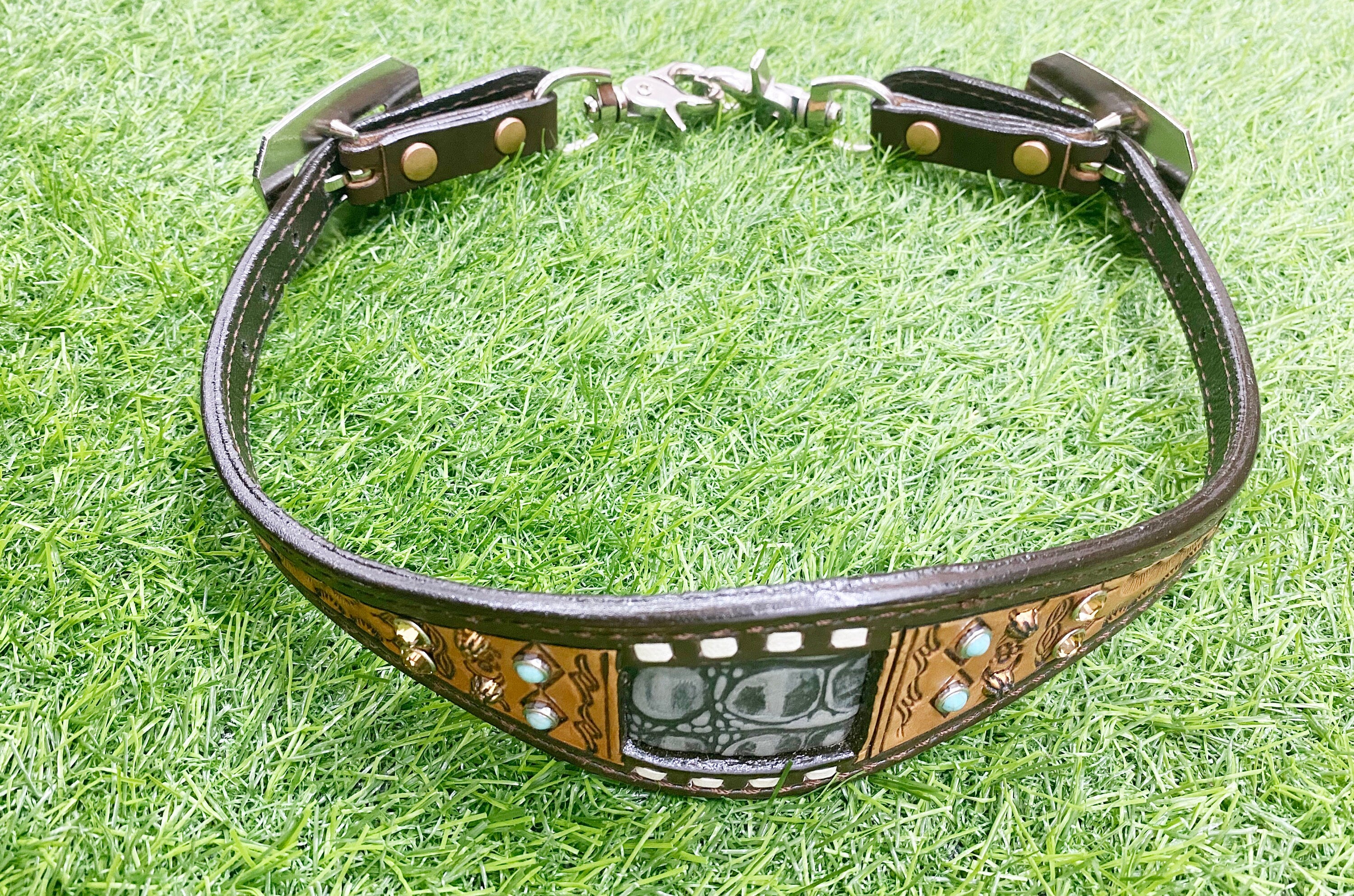 Wither Strap decorated with raw hide breading grey aligator and boner tooled. Wither Strap for horse By MOUSM