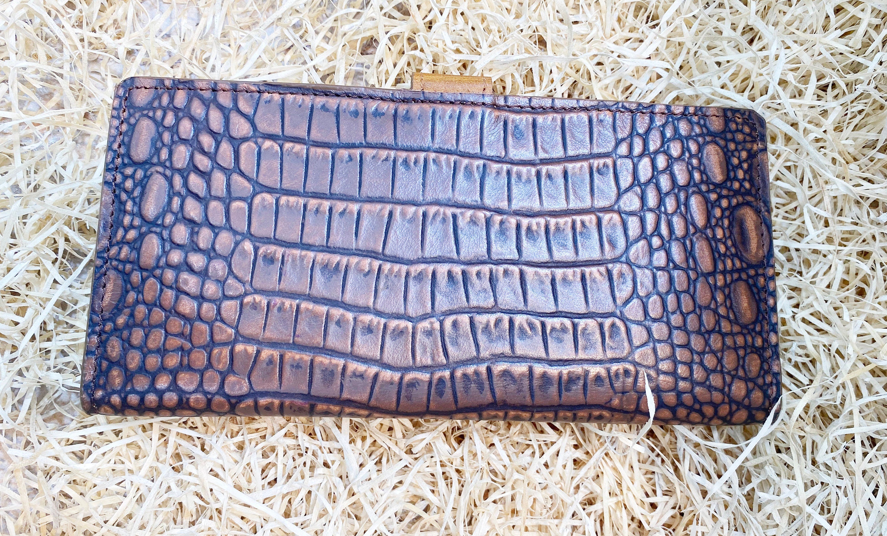 Ladies clutch bag with light brown alligator print. Premium Ladies&