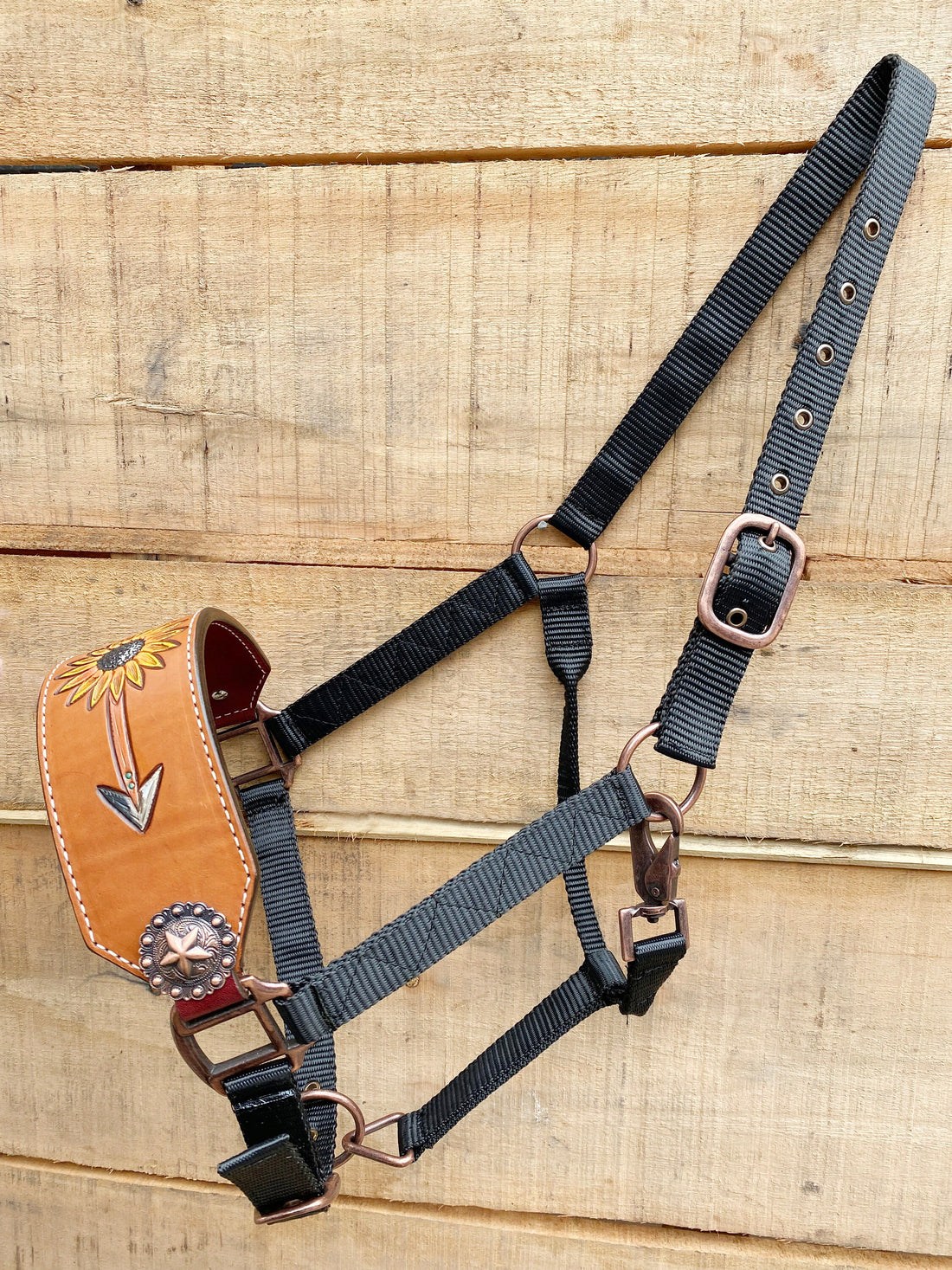 MOUSM Western Bronc Halter – Argentina Cow Leather Halter for Horse Decorated with Hand-Tooled Arrow &amp; Sunflower Carving, Antique Copper Star Conchos
