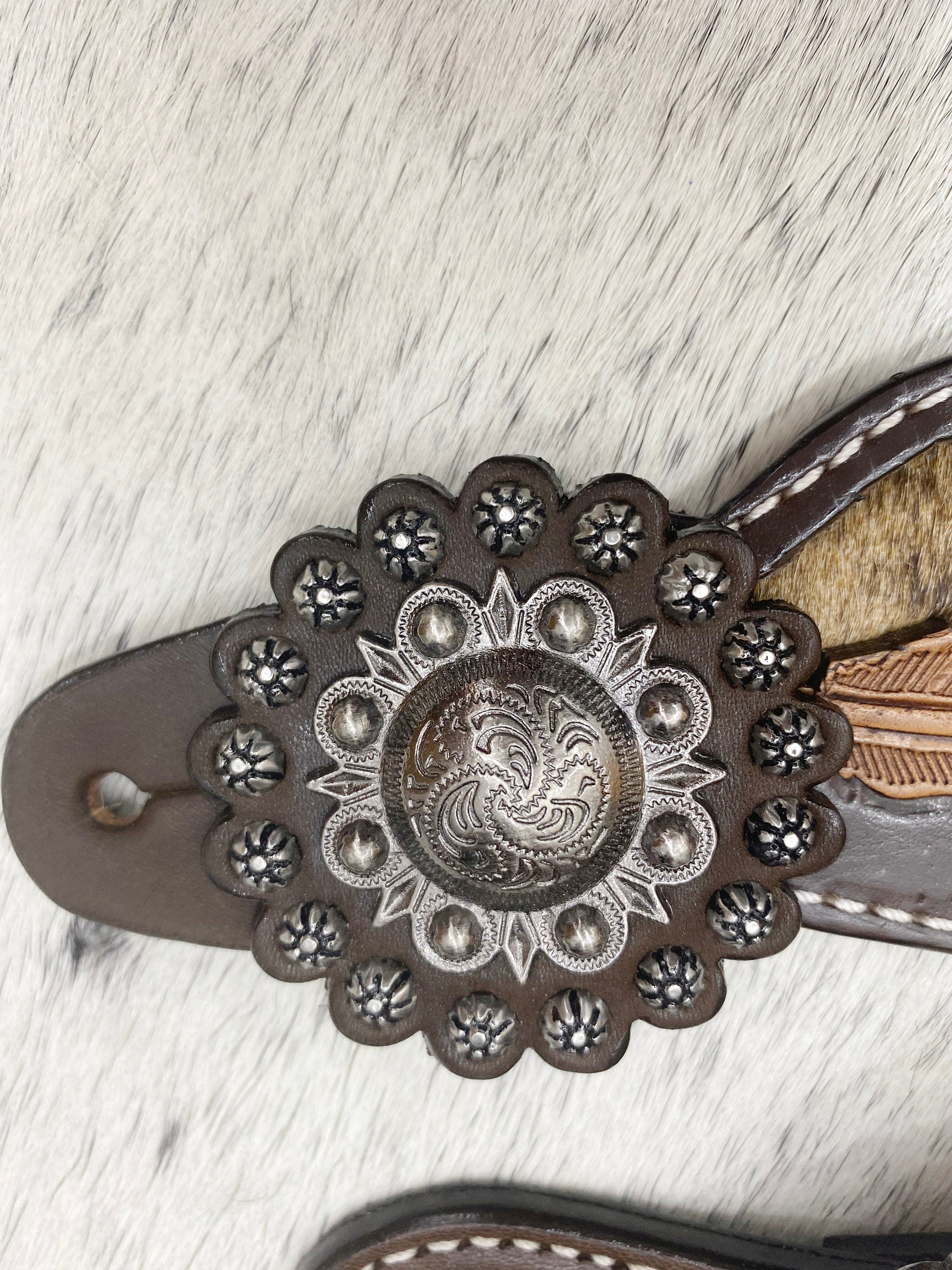 Spurs Leather Ladies Spur strap decorated with western leather leaves on cowhide with metal concho raw look