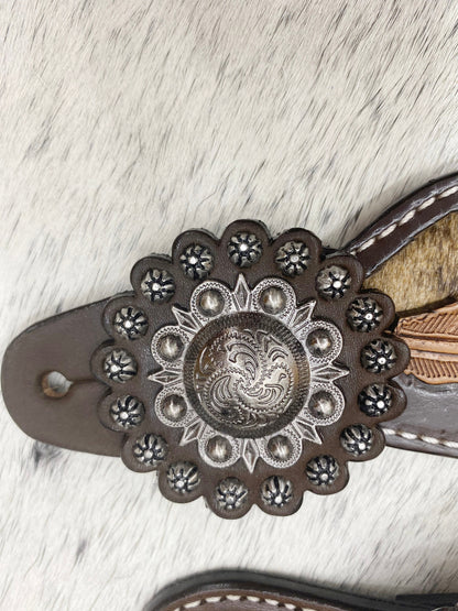Spurs Leather Ladies Spur strap decorated with western leather leaves on cowhide with metal concho raw look