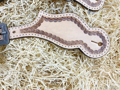 Spurs Leather Men Spur strap decorated with tooled corners on plane leather western sober look