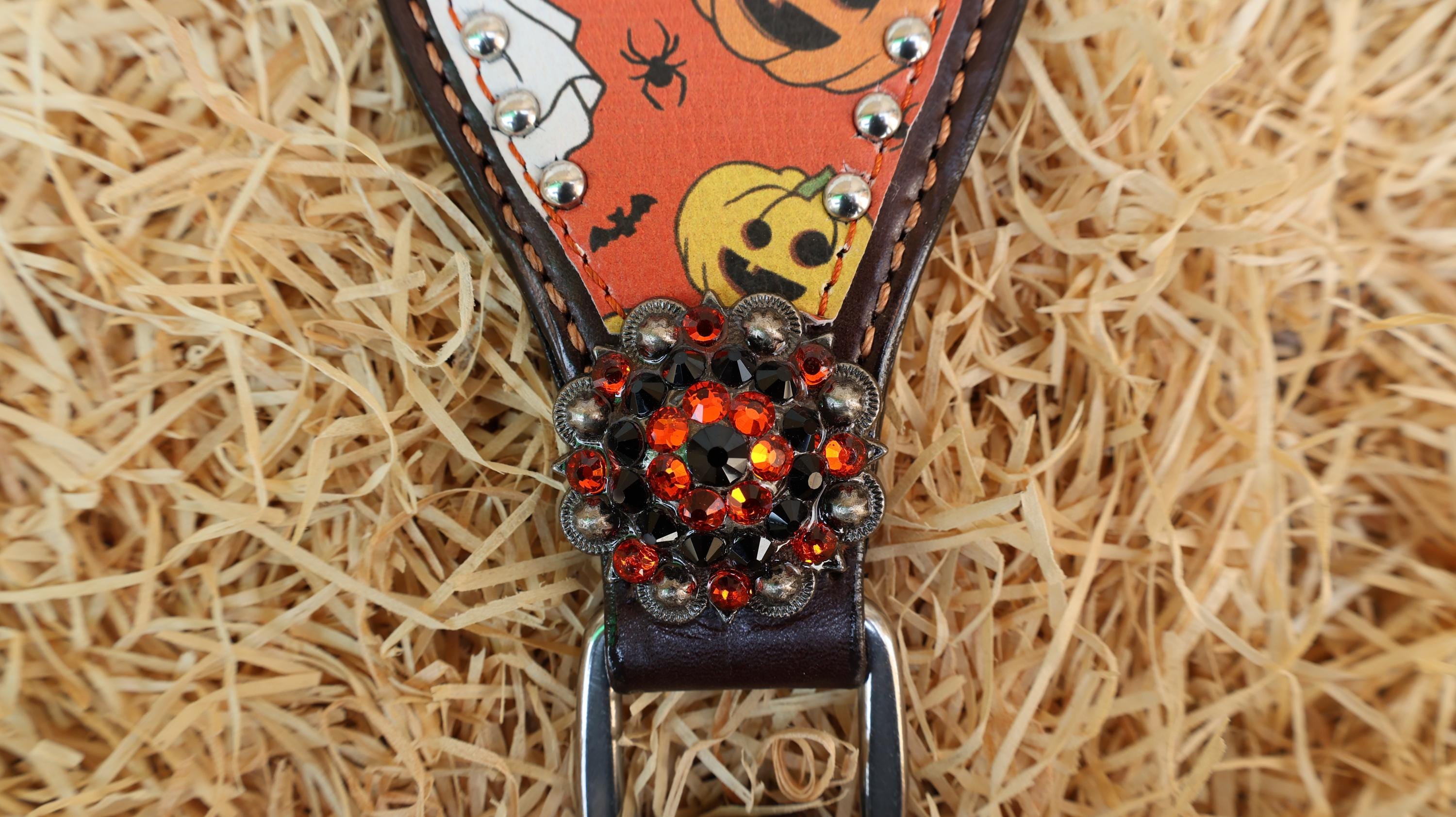 MOUSM Spooky Western Leather Horse Tack Set – Headstall &amp; Breast Collar Decorated with Halloween Pumpkin, Ghost &amp; Bats Print with Black-orange Rhinestone, Leather Fringe