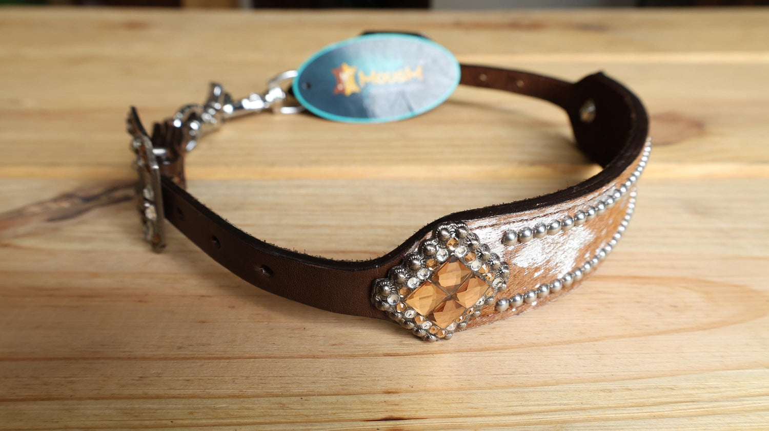 leather Wither Strap for horse. Wither Strap decorated with Tan brown metallic acid wash cowhide look by MOUSM
