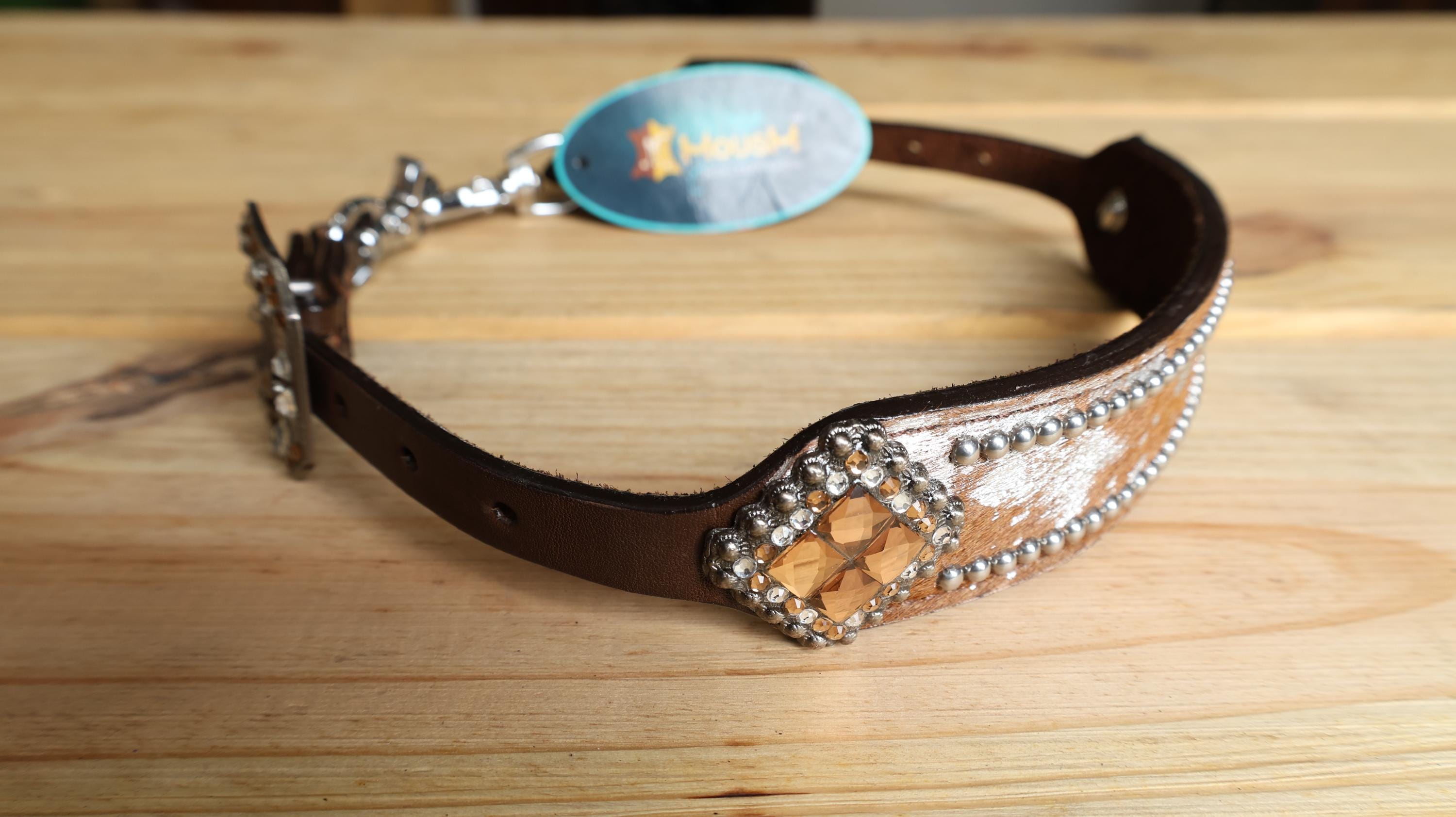 leather Wither Strap for horse. Wither Strap decorated with Tan brown metallic acid wash cowhide look by MOUSM