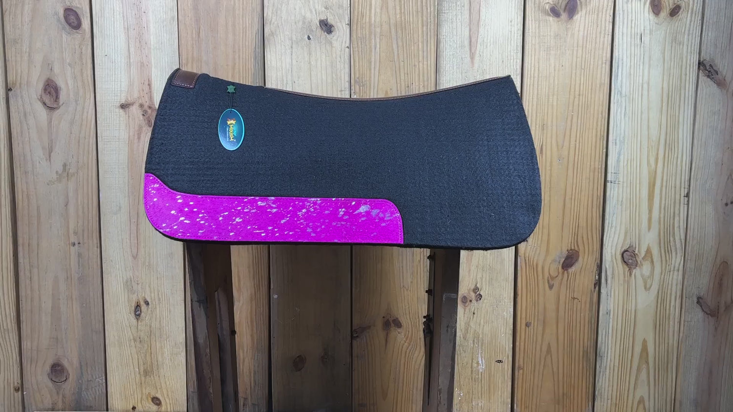 MOSUM Western Saddle Pad - Saddle Pad for Horses Synthetic Wool Blend Black Felt with Pink Acid Wash Hair on Cowhide Leather Patch, Comfort Pad for Horses