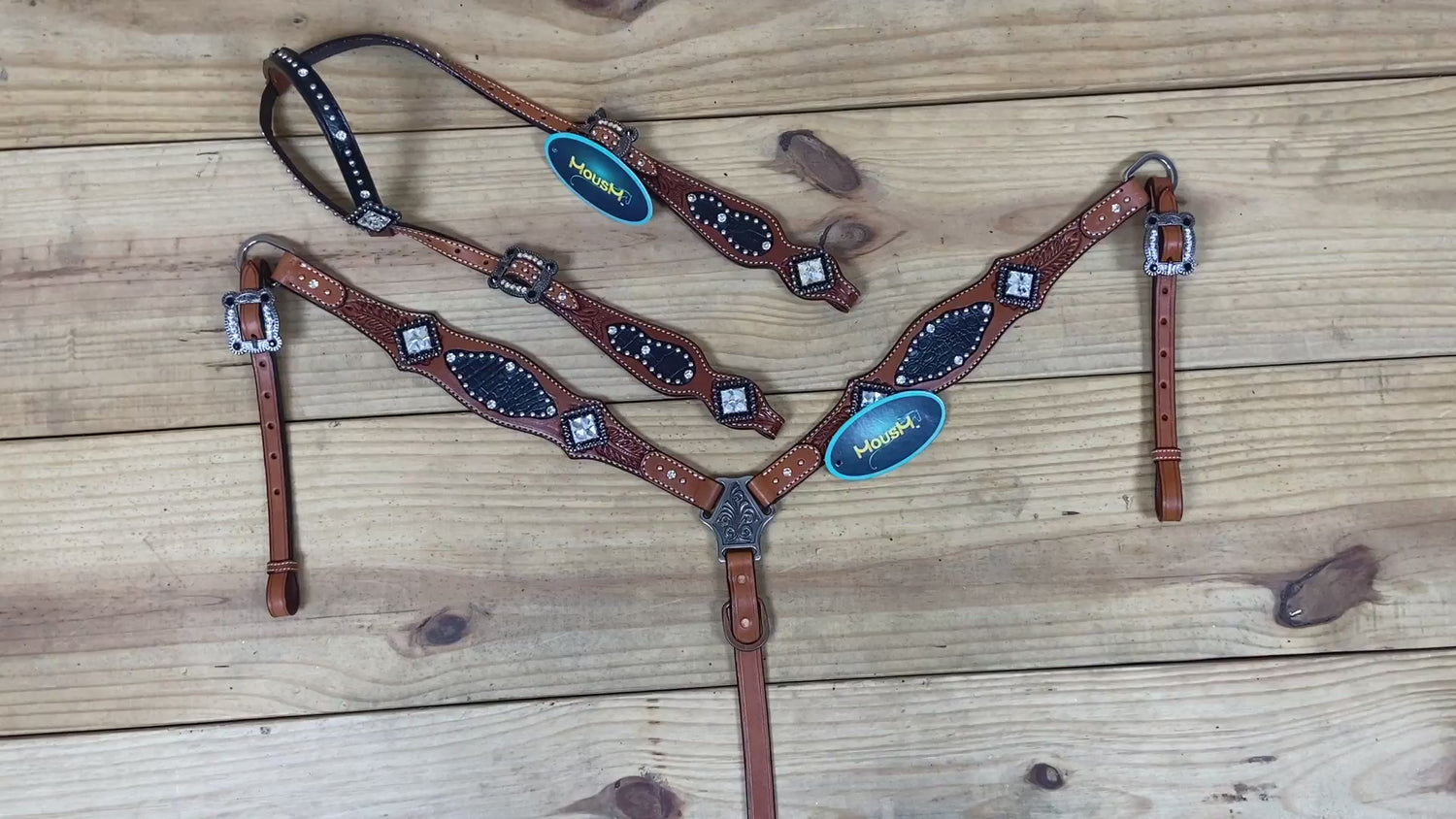 western tack with clear rhinestone square hardware and white rhinestones
handcrafted argentina cow leather tack set